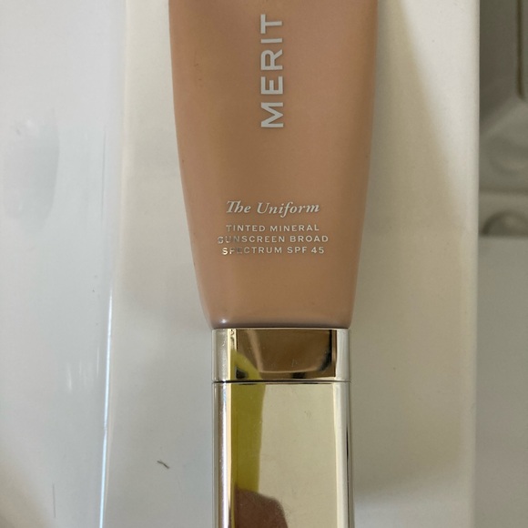 Merit The Uniform Tinted Mineral Sunscreen SPF 45 - Picture 3 of 3